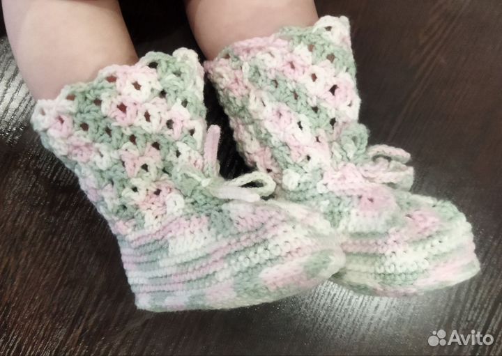 Вязаные сапожки для дома