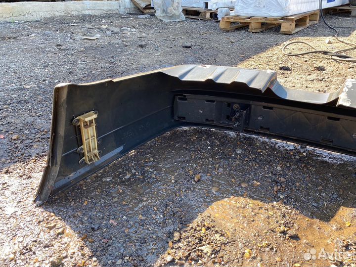 Бампер задний Audi 80 1992г