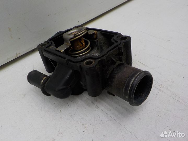 Корпус термостата на Ford Fusion