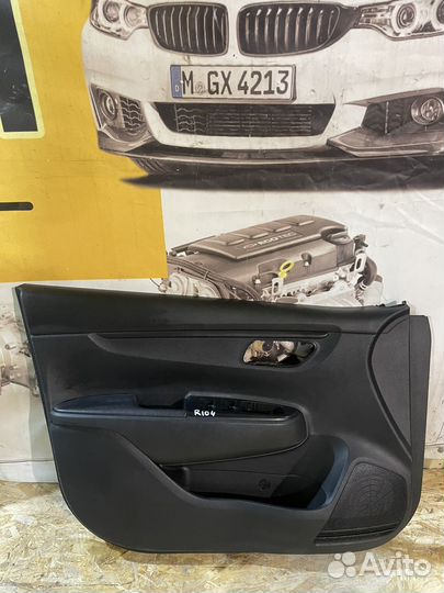 Обшивка двери Киа Рио 4 передняя левая