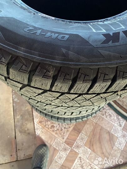 Bridgestone Blizzak DM-V2 265/70 R16