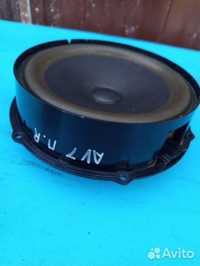 Динамик передней правой двери VW Touareg NF (2011