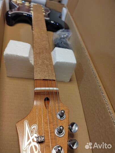 Электрогитара шестиструнная JET JS-300 BK