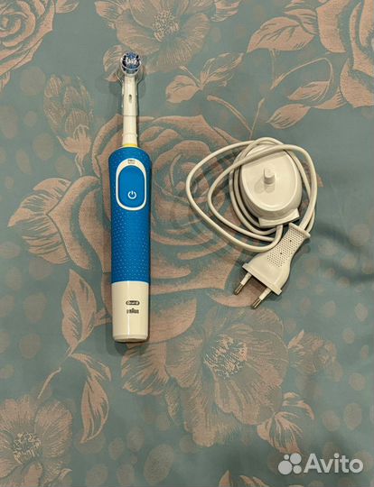 Электрическая зубная щетка Oral-B D 100 синий
