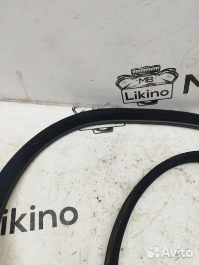 Уплотнитель проема двери передний Mercedes Ml W164