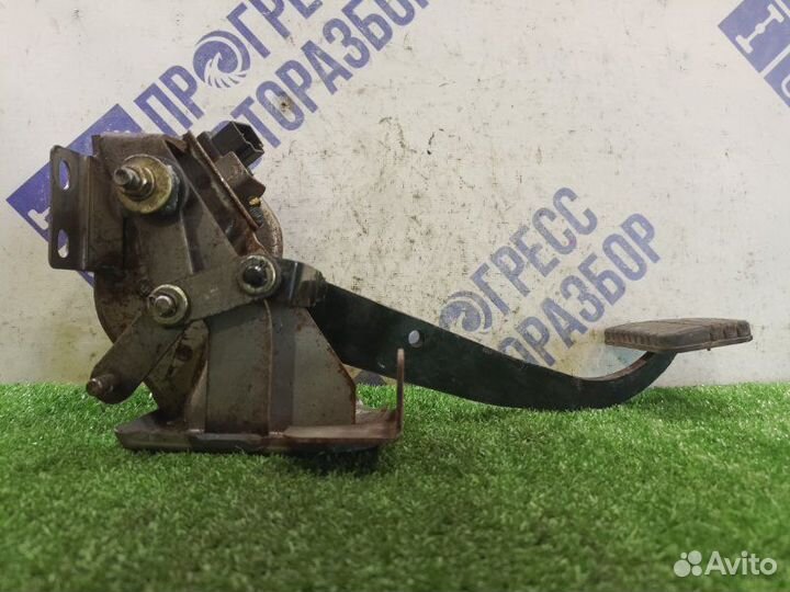 Педаль тормоза Hyundai Terracan внедорожник 2.5