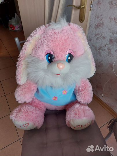 Большой плюшевый заяц