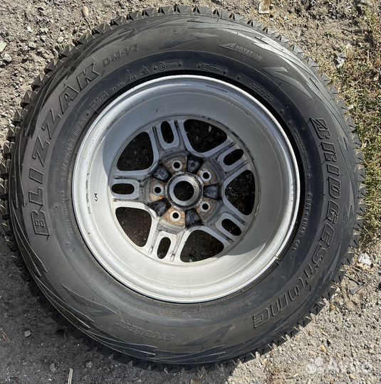 Bridgestone Blizzak DM-V1 235/70 R16 106R