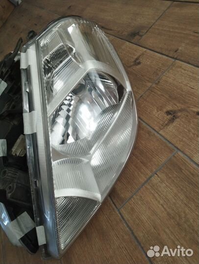 Фары оригинал Nissan Tiida