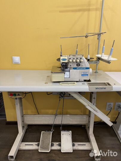 Стачивающе-обметочная швейная машина Zoje