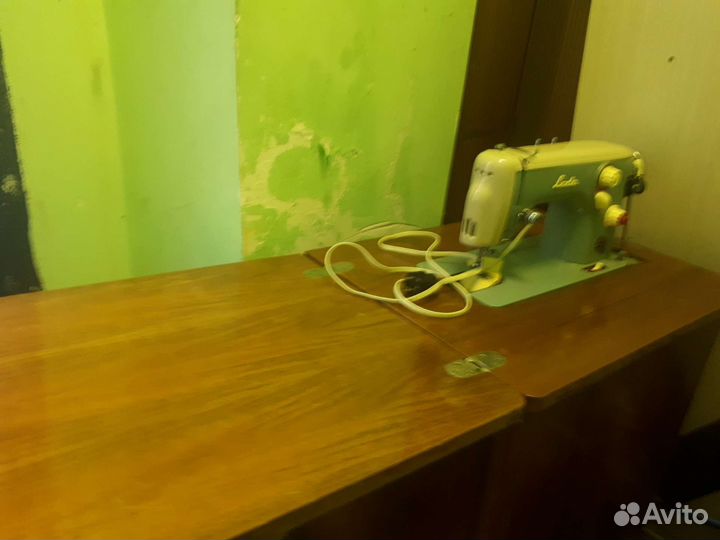 Швейная машина бу ножная с подсветкой LADA