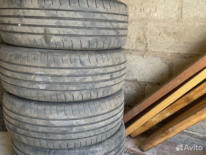 Nexen N'Fera SU1 215/60 R16