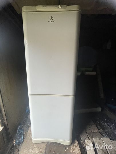 Холодильник indesit