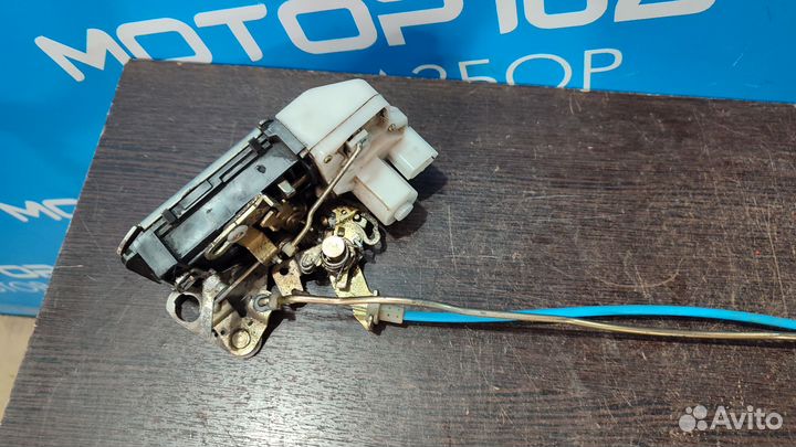 Замок двери задней левой Volkswagen Pointer