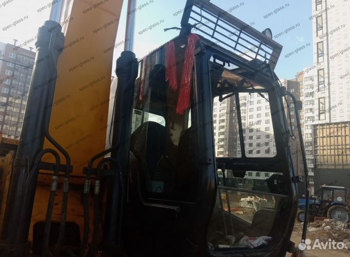 Стекло кабины New Holland E70B SR