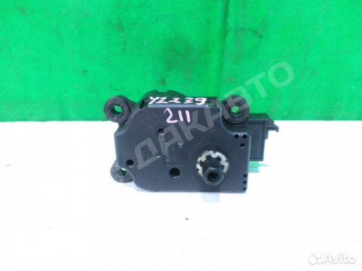 Моторчик заслонки отопителя Mercedes-Benz C W203