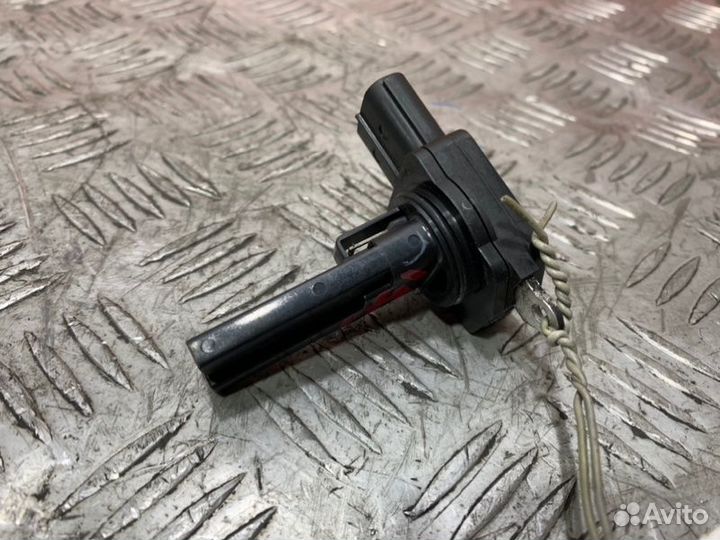Датчик расхода воздуха Toyota Corolla ZRE151