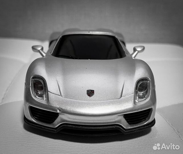 Модель Porsche 918 Spyder