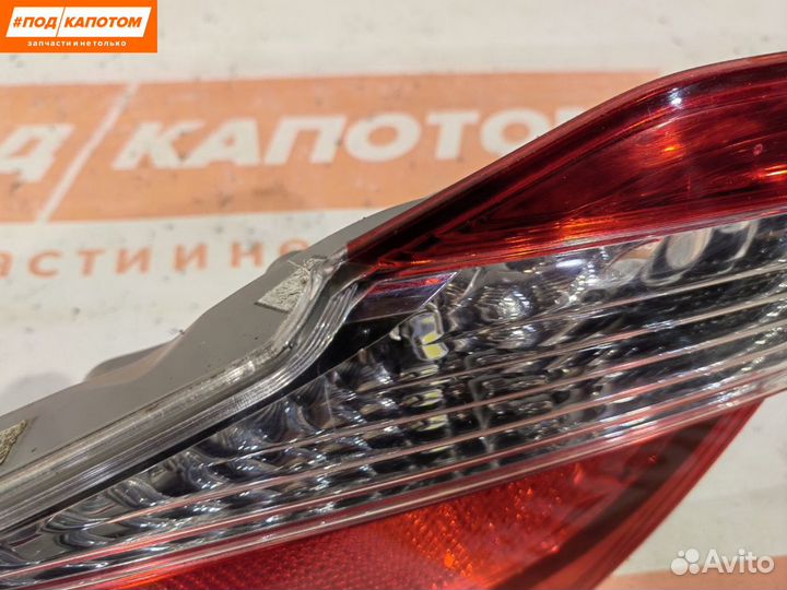 Фонарь крышки багажника правый Toyota Camry XV50