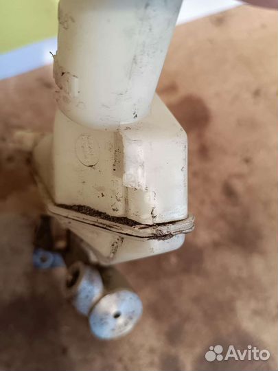 Главный тормозной цилиндр Nissan Note E11