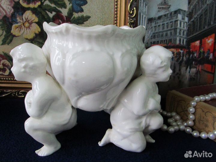 Антикварная фарфоровая ваза с путти Германия