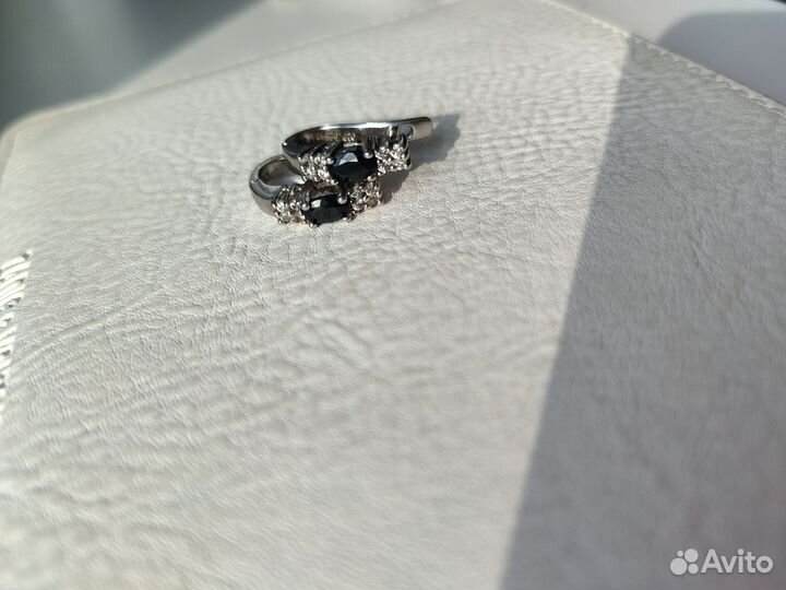 Продам серебряные серьги с фианитами и агатом