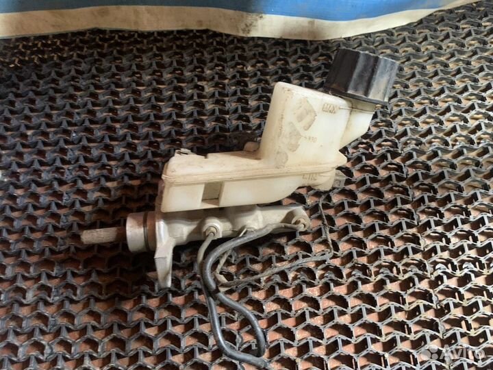 Главный тормозной цилиндр Mitsubishi Galant