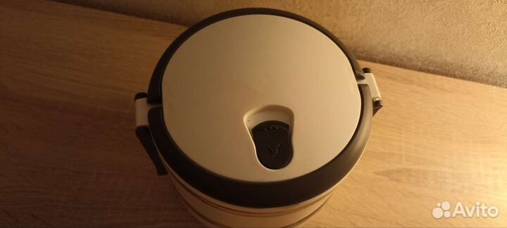 Контейнер для еды двухуровневый