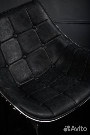 Кожаный стул