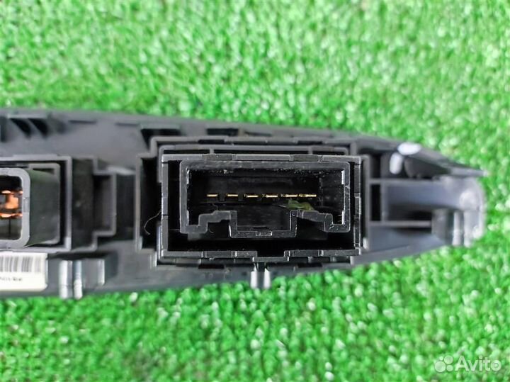 Кнопка стеклоподъемника KIA Sportage 3 (SL) 2012