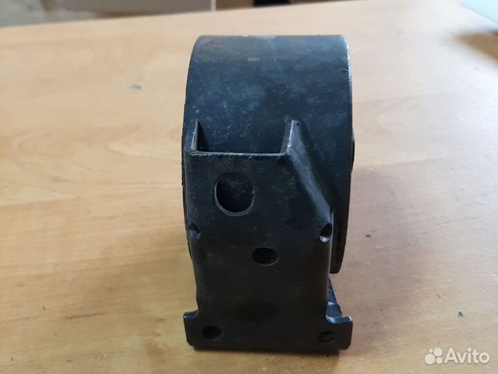 Опора двигат.зад.VW golf,jetta 1.1-1.8L 83-91