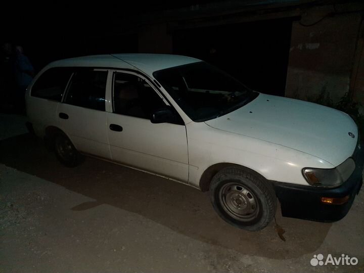 Toyota Corolla 1.3 AT, 1999, 300 000 км