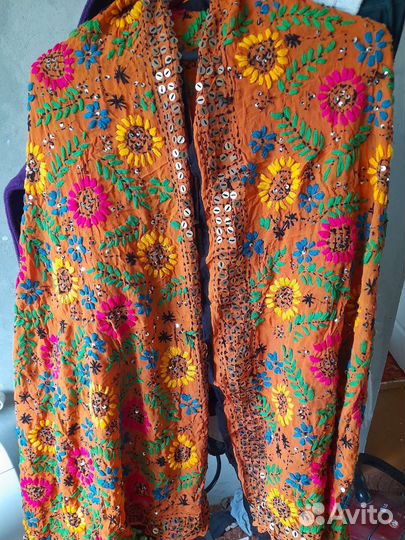 Палантин вышитый