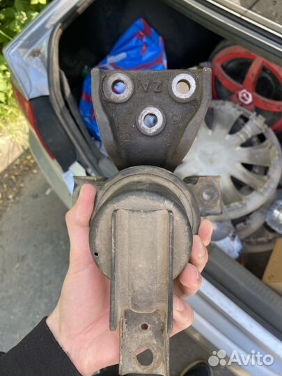 Опора двигателя Lancer 9