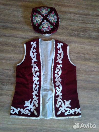 Образец Модель национальной одежды костюм