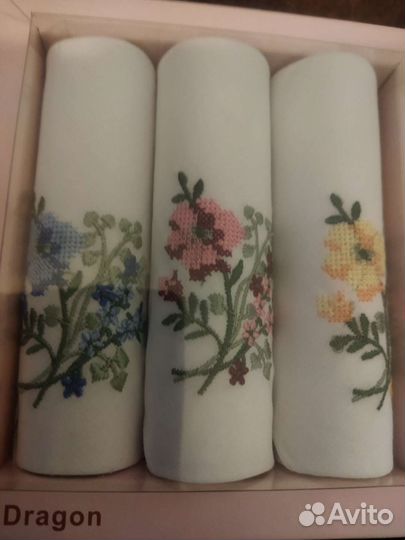 Набор женских носовых платочков с вышивкой
