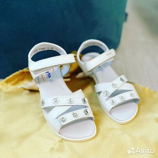 Сандали новые 30,31,32,33