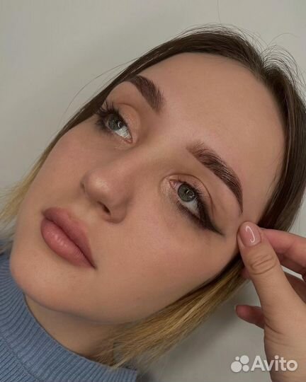 Окрашивание и оформление бровей