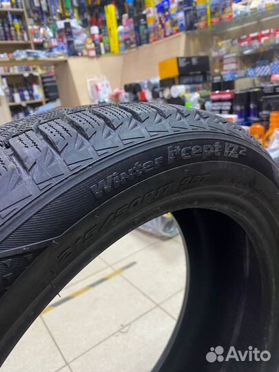 Hankook Winter I'Cept iZ 2 W616 215/50 R17
