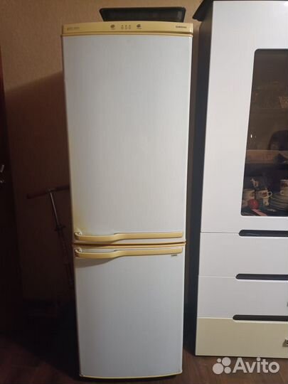 Продам холодильник рабочий