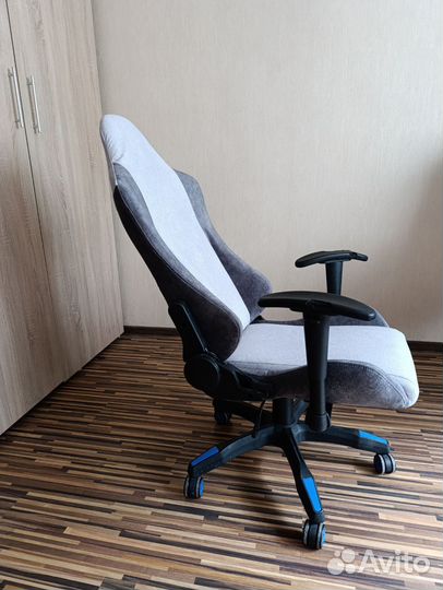 Игровое компьютерное кресло