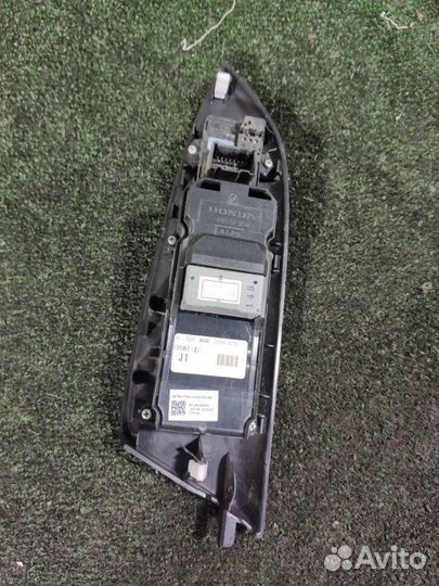 Блок упр. стеклоподьемниками передний правый Honda