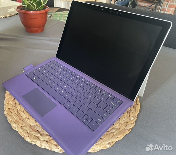 Microsoft Surface Pro 715 8/128