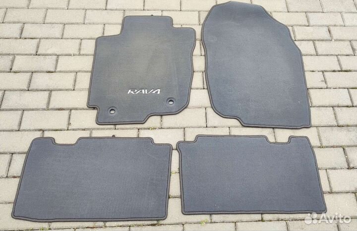 Автомобильные коврики Toyota RAV4