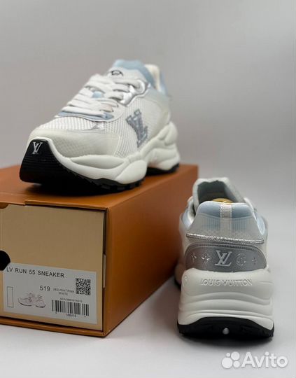 Кроссовки женские