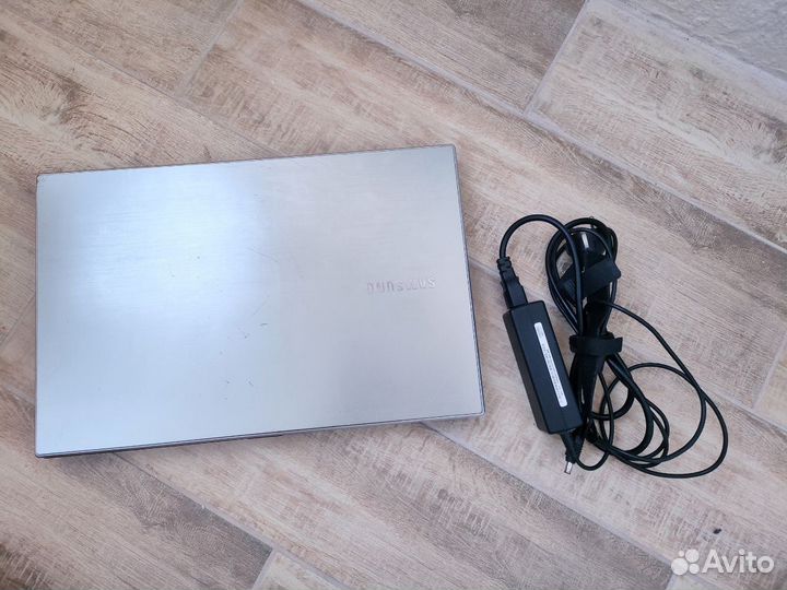 Ноутбук Samsung i3/SSD/6GB