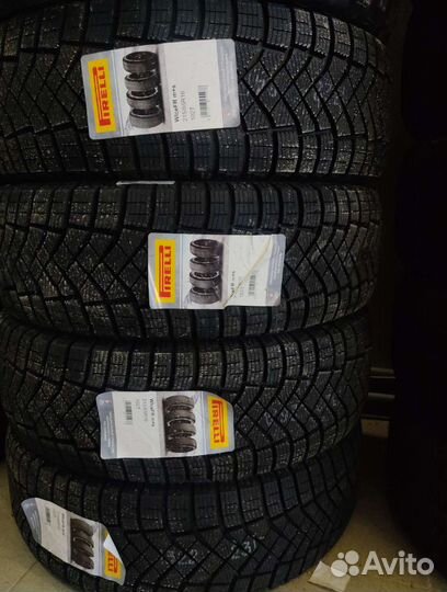 Pirelli Ice Zero FR 215/65 R16 102T