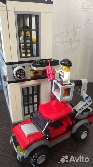 Lego City Конструктор Полицейский участок 60141