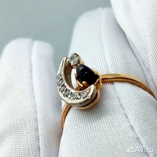 Кольцо с синтетическим камнем Золото