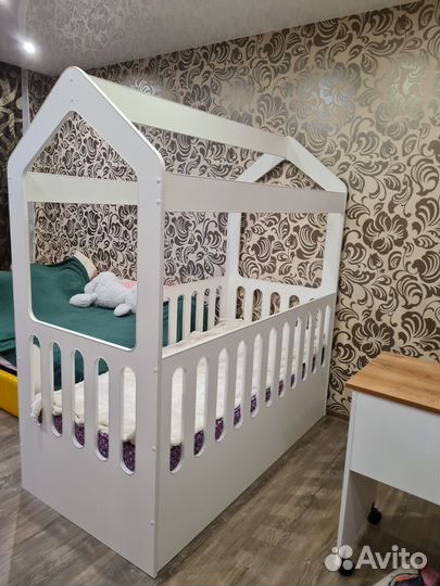 Детская кровать домик